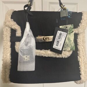 Badgley Mishcka fur trimmed bag Top handle or 🔐2 way bag